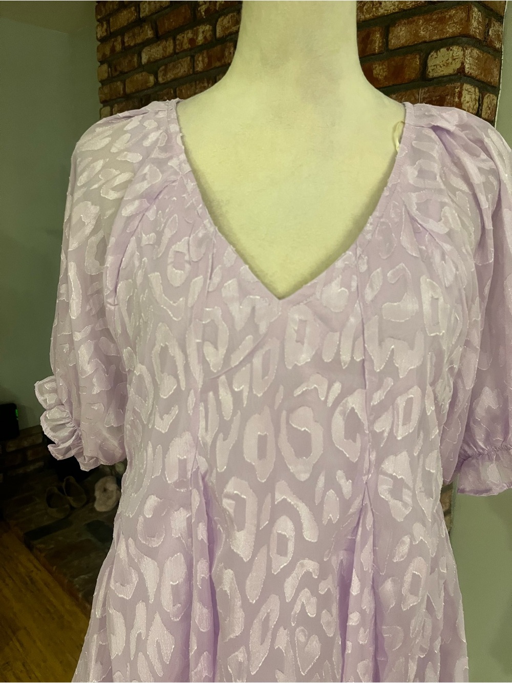 Umgee NWT Lilac V-Neck Puff Sleeve Women’s Top - Picture 2 of 7